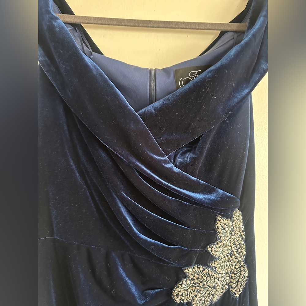 Alex Evenings Midnight Blue Velvet evening gown - Picture 4 of 7